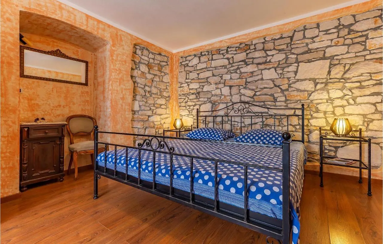 Pet Friendly Home In Medulin With Wifi 0*,