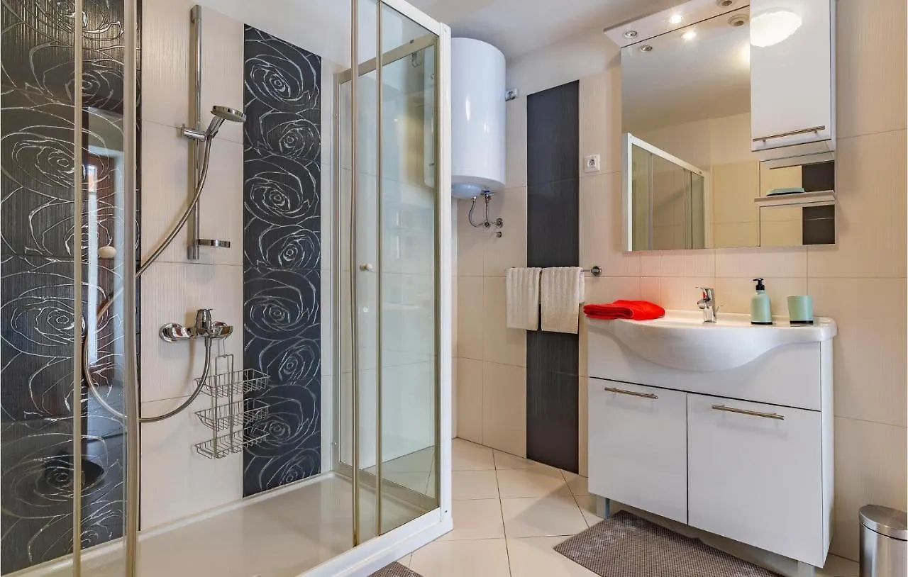Pet Friendly Home In Medulin With Wifi 0*,  Croacia