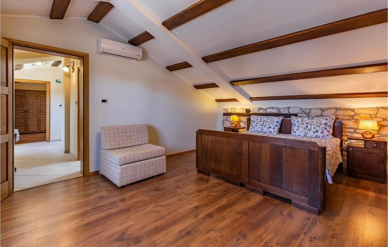 Сasa de vacaciones Pet Friendly Home In Medulin With Wifi